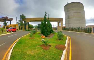 Imagem: A casa possui 3 Dormitórios, 1 Banheiro, 1 Vaga na garagem