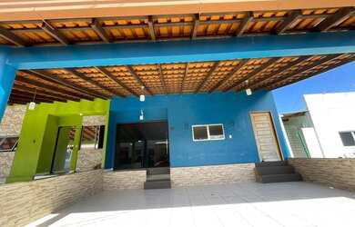 Imagem: A casa em condomínio possui 3 Dormitórios, 1 Banheiro, 2 Vagas