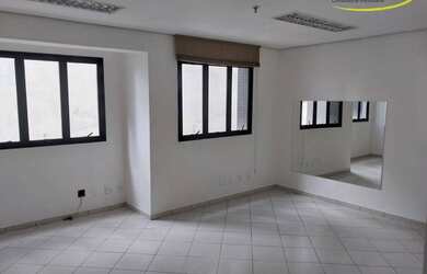 Imagem: O depósito possui 1 Vaga na garagem e 36m² de Área e está