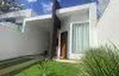 Imagem: A casa possui 2 Dormitórios, 2 Banheiros, 2 Vagas na garagem