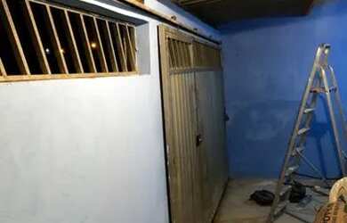 Imagem: A casa possui 1 Dormitório, 1 Vaga na garagem, 100m² de Área