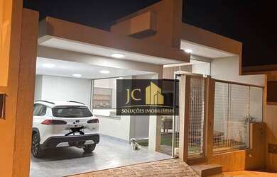 Imagem: A casa em condomínio possui 3 Dormitórios, 1 Banheiro, 2 Vagas