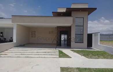 Imagem: A casa em condomínio possui 3 Dormitórios, 2 Banheiros, 4