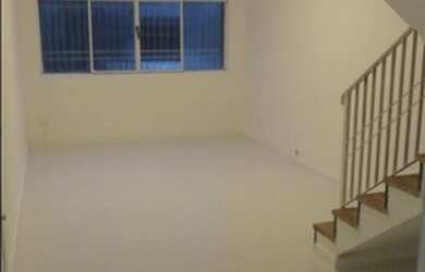 Imagem: A casa possui 3 Dormitórios, 2 Banheiros, 1 Vaga na garagem