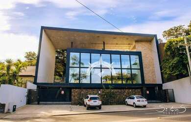 Imagem: O depósito possui 5 Vagas na garagem e 1900m² de Área e está