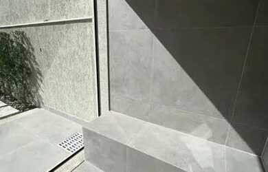 Imagem: A casa em condomínio possui 4 Dormitórios, 5 Banheiros, 2