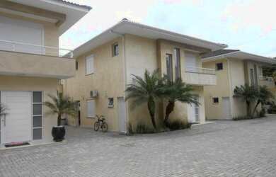 Imagem: A casa possui 5 Dormitórios, 5 Banheiros, 2 Vagas na garagem