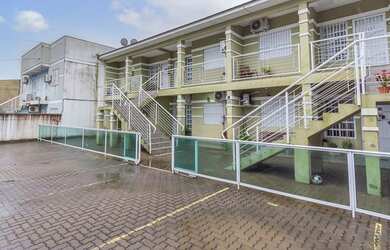 Imagem: O apartamento possui 2 Dormitórios, 1 Banheiro, 1 Vaga na garagem