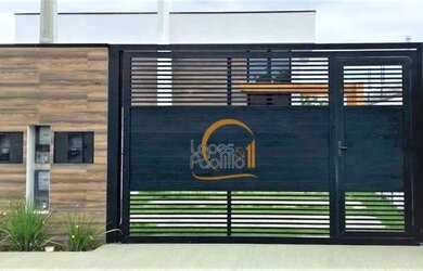 Imagem: A casa possui 3 Dormitórios, 4 Banheiros, 2 Vagas na garagem