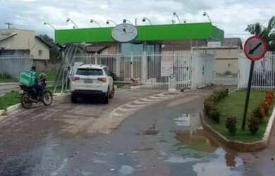 Imagem: A casa possui 1 Dormitório, 1 Banheiro, 1 Vaga na garagem