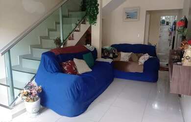 Imagem: A casa possui 2 Dormitórios, 2 Banheiros, 2 Vagas na garagem