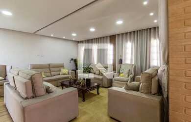 Imagem: A casa possui 4 Dormitórios, 5 Banheiros, 5 Vagas na garagem