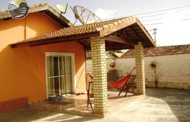 Imagem: A casa possui 3 Dormitórios, 2 Banheiros, 63m² de Área e