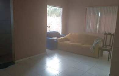 Imagem: A casa em condomínio possui 3 Dormitórios, 2 Banheiros, 3