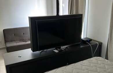 Imagem: O apartamento possui 1 Dormitório, 1 Banheiro, 1 Vaga na garagem