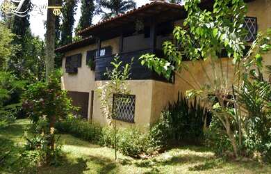 Imagem: A casa possui 3 Dormitórios, 3 Banheiros, 5 Vagas na garagem