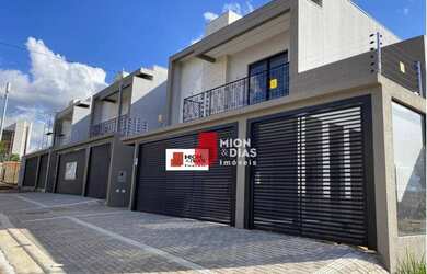 Imagem: A casa possui 3 Dormitórios, 4 Banheiros, 2 Vagas na garagem