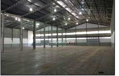 Imagem: O depósito possui 5 Vagas na garagem e 3300m² de Área e está