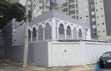 Imagem: O depósito possui 3 Vagas na garagem e 340m² de Área e está