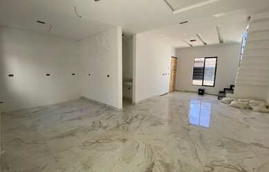 Imagem: A casa possui 3 Dormitórios, 3 Banheiros, 2 Vagas na garagem