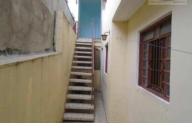 Imagem: A casa possui 4 Dormitórios, 2 Banheiros, 1 Vaga na garagem