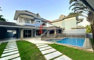 Imagem: A casa em condomínio possui 4 Dormitórios, 5 Banheiros, 4