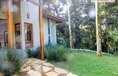 Imagem: A casa em condomínio possui 4 Dormitórios, 4 Banheiros, 4