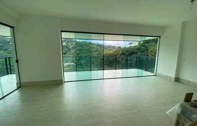 Imagem: O apartamento possui 4 Dormitórios, 2 Banheiros, 4 Vagas na