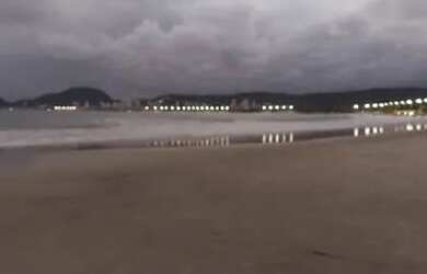 Imagem: A casa possui 2 Dormitórios, 2 Banheiros, 1 Vaga na garagem