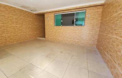 Imagem: A casa possui 2 Dormitórios, 1 Banheiro, 2 Vagas na garagem