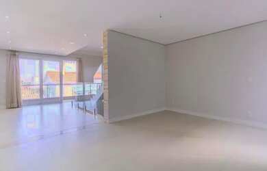 Imagem: A casa possui 3 Dormitórios, 4 Banheiros, 2 Vagas na garagem