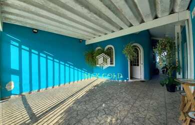 Imagem: A casa possui 2 Dormitórios, 2 Banheiros, 2 Vagas na garagem