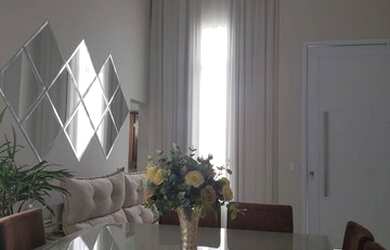 Imagem: A casa em condomínio possui 3 Dormitórios, 1 Banheiro, 4 Vagas