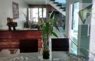 Imagem: A casa possui 3 Dormitórios, 2 Banheiros, 2 Vagas na garagem