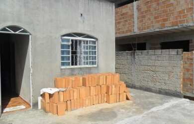 Imagem: A casa possui 3 Dormitórios, 2 Banheiros, 3 Vagas na garagem