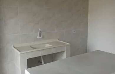 Imagem: A casa em condomínio possui 1 Dormitório, 1 Banheiro, 1 Vaga