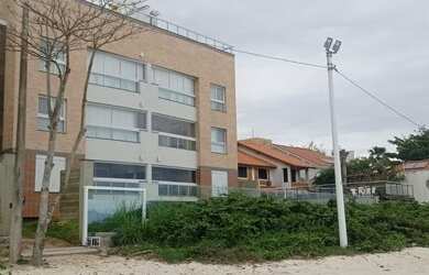 Imagem: A casa em condomínio possui 5 Dormitórios, 4 Banheiros, 2