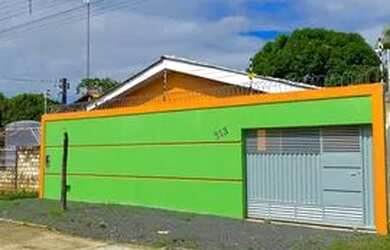 Imagem: A casa possui 2 Dormitórios, 2 Banheiros e 1 Vaga na garagem