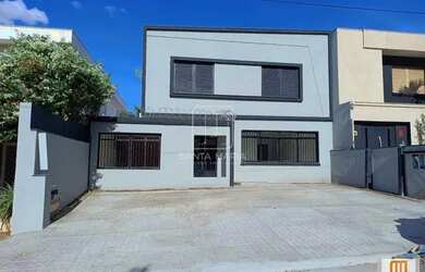 Imagem: O depósito possui 2 Vagas na garagem, 362m² de Área e está