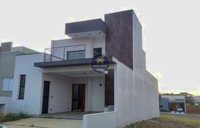 Imagem: A casa possui 3 Dormitórios, 1 Banheiro, 2 Vagas na garagem