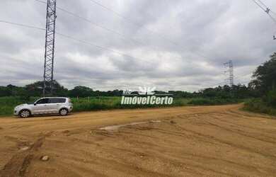 Imagem: O terreno possui 128.000m² de Área e está localizado em