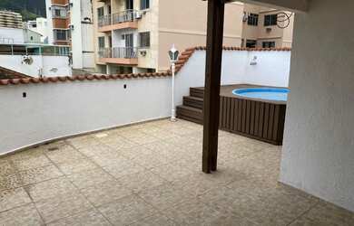 Imagem: A casa possui 3 Dormitórios, 4 Banheiros, 2 Vagas na garagem