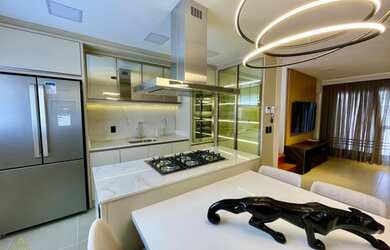 Imagem: A casa possui 3 Dormitórios, 3 Banheiros, 4 Vagas na garagem