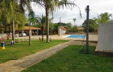 Imagem: A casa possui 3 Dormitórios, 5 Vagas na garagem e 1300m² de