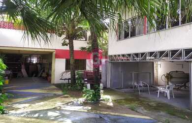 Imagem: O depósito possui 4 Vagas na garagem, 437m² de Área e está