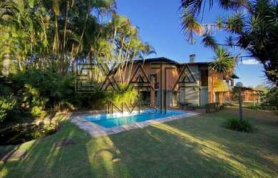 Imagem: A casa em condomínio possui 4 Dormitórios, 5 Banheiros, 5