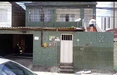 Imagem: A casa possui 3 Dormitórios, 2 Banheiros, 1 Vaga na garagem