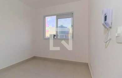 Imagem: O apartamento possui 2 Dormitórios, 1 Banheiro e 33m² de Área