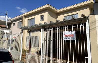 Imagem: A casa possui 3 Dormitórios, 3 Banheiros, 3 Vagas na garagem