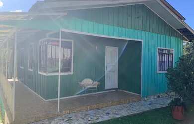 Imagem: A casa possui 5 Dormitórios, 1 Banheiro, 2 Vagas na garagem